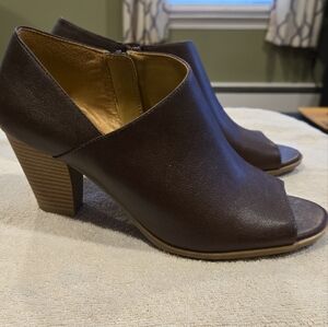 Naturalizer Chic Brown Peep-Toe Mules